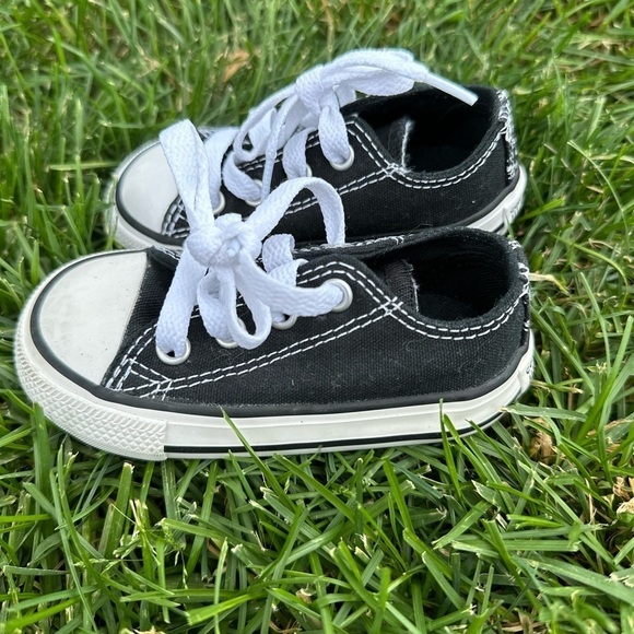 Converse Chucks Toddler/Infant Size 5 Allstar Shoes Black and white. Never worn - Picture 3 of 6